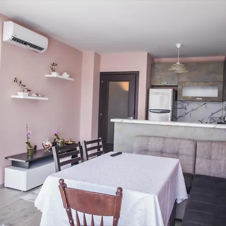 Bright For 5 Guests With Free Parking *