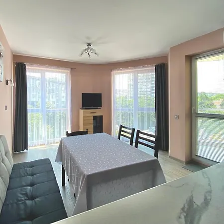 Bright For 5 Guests With Free Parking *