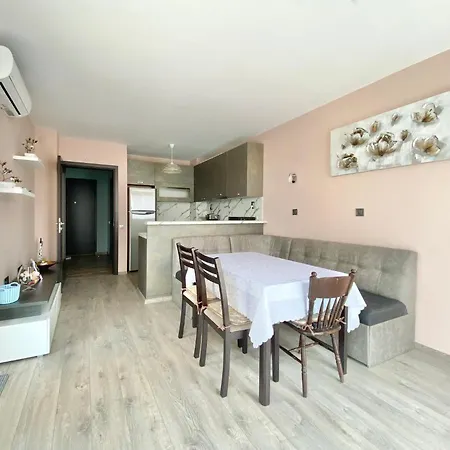 Bright For 5 Guests With Free Parking * Burgas