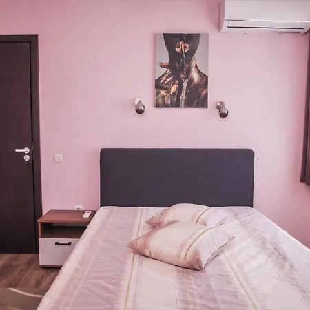 Bright For 5 Guests With Free Parking Appartement *