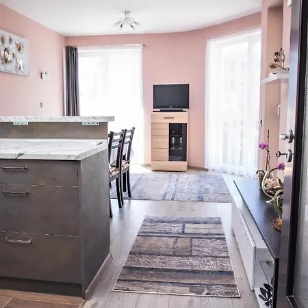 Bright For 5 Guests With Free Parking Appartement *